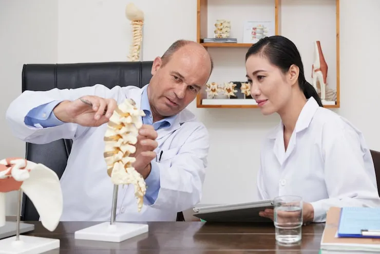 Best Spine Specialist in Pune: A Complete Guide to Choosing the Right Specialist | Dr. Sumitz Clinic